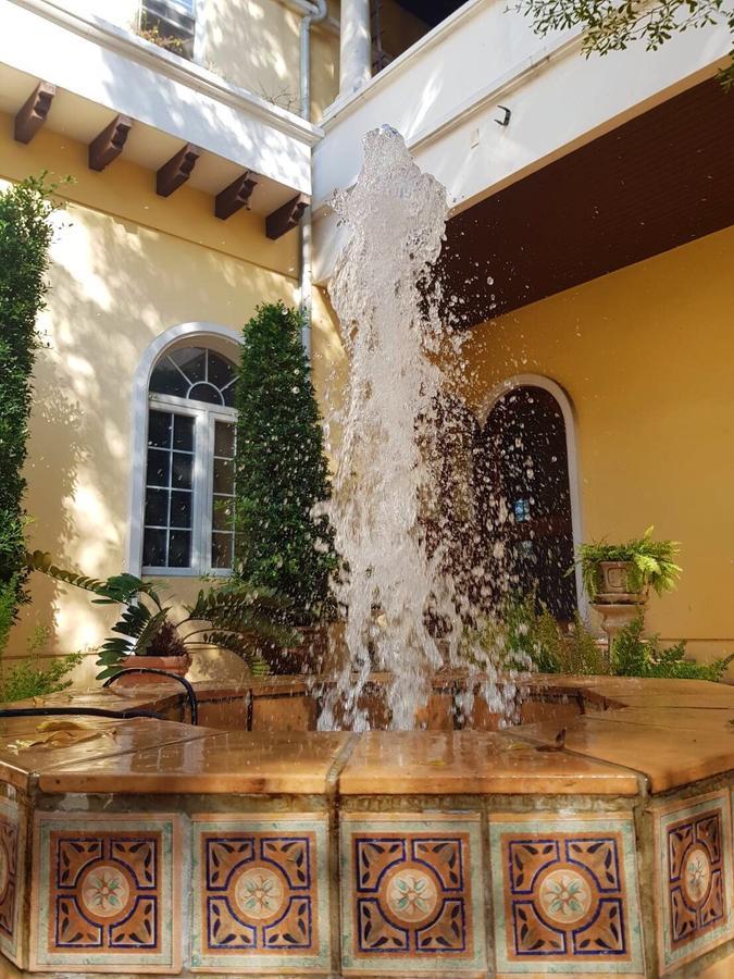 Prompimarn Villa Toscana Банкок Екстериор снимка