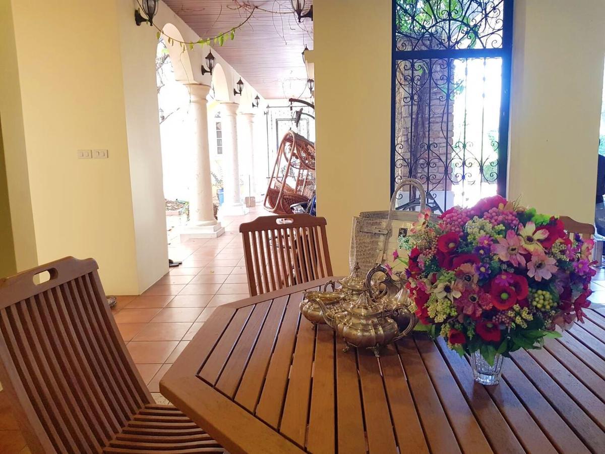 Prompimarn Villa Toscana Банкок Екстериор снимка