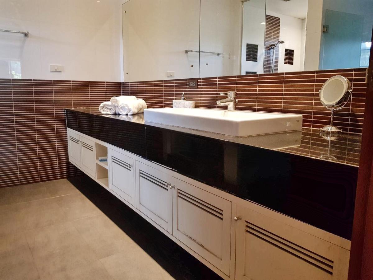 Prompimarn Villa Toscana Банкок Екстериор снимка
