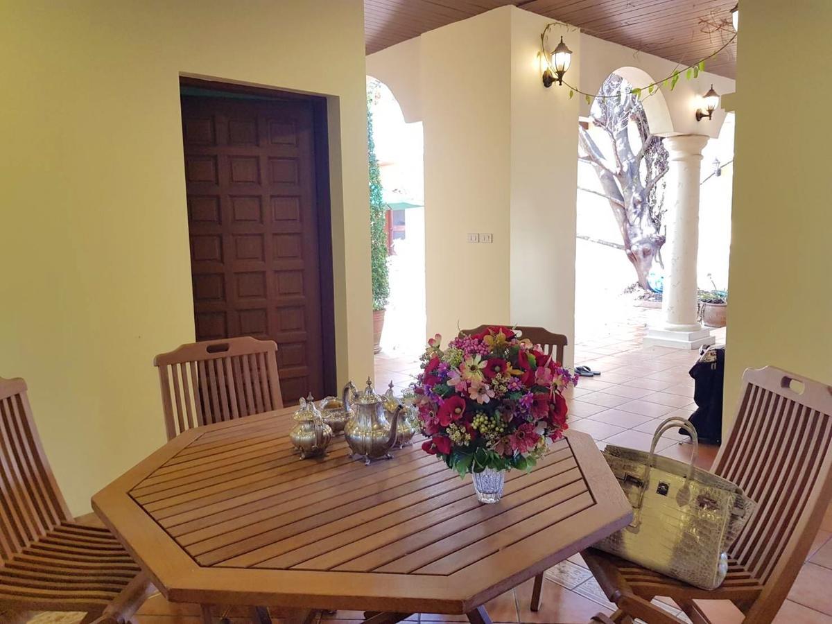 Prompimarn Villa Toscana Банкок Екстериор снимка