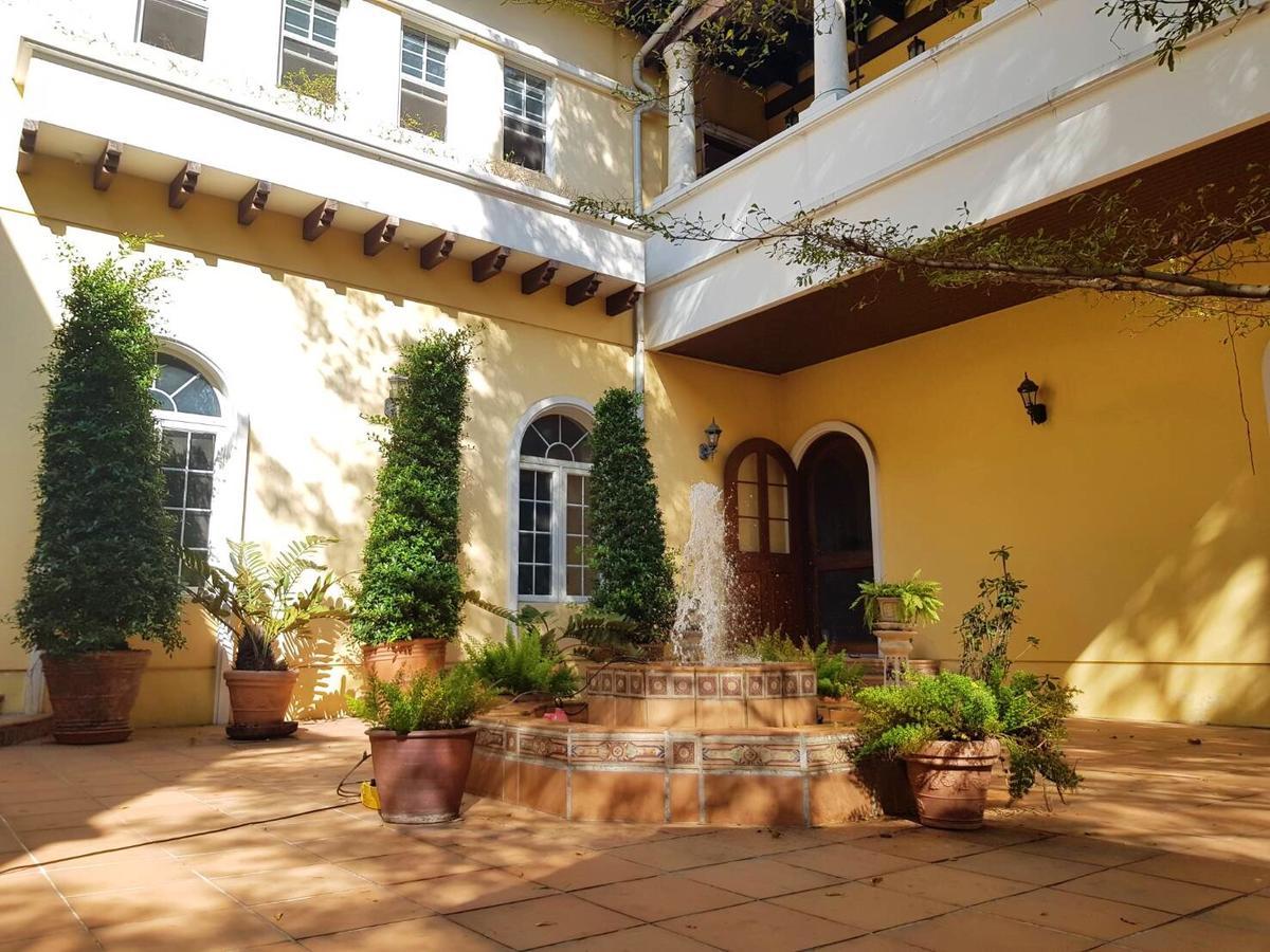 Prompimarn Villa Toscana Банкок Екстериор снимка