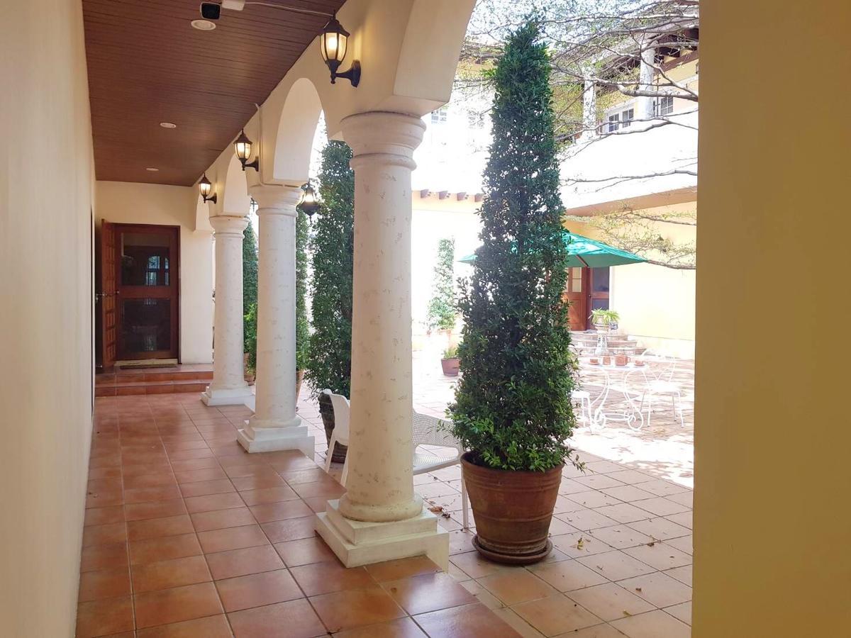 Prompimarn Villa Toscana Банкок Екстериор снимка