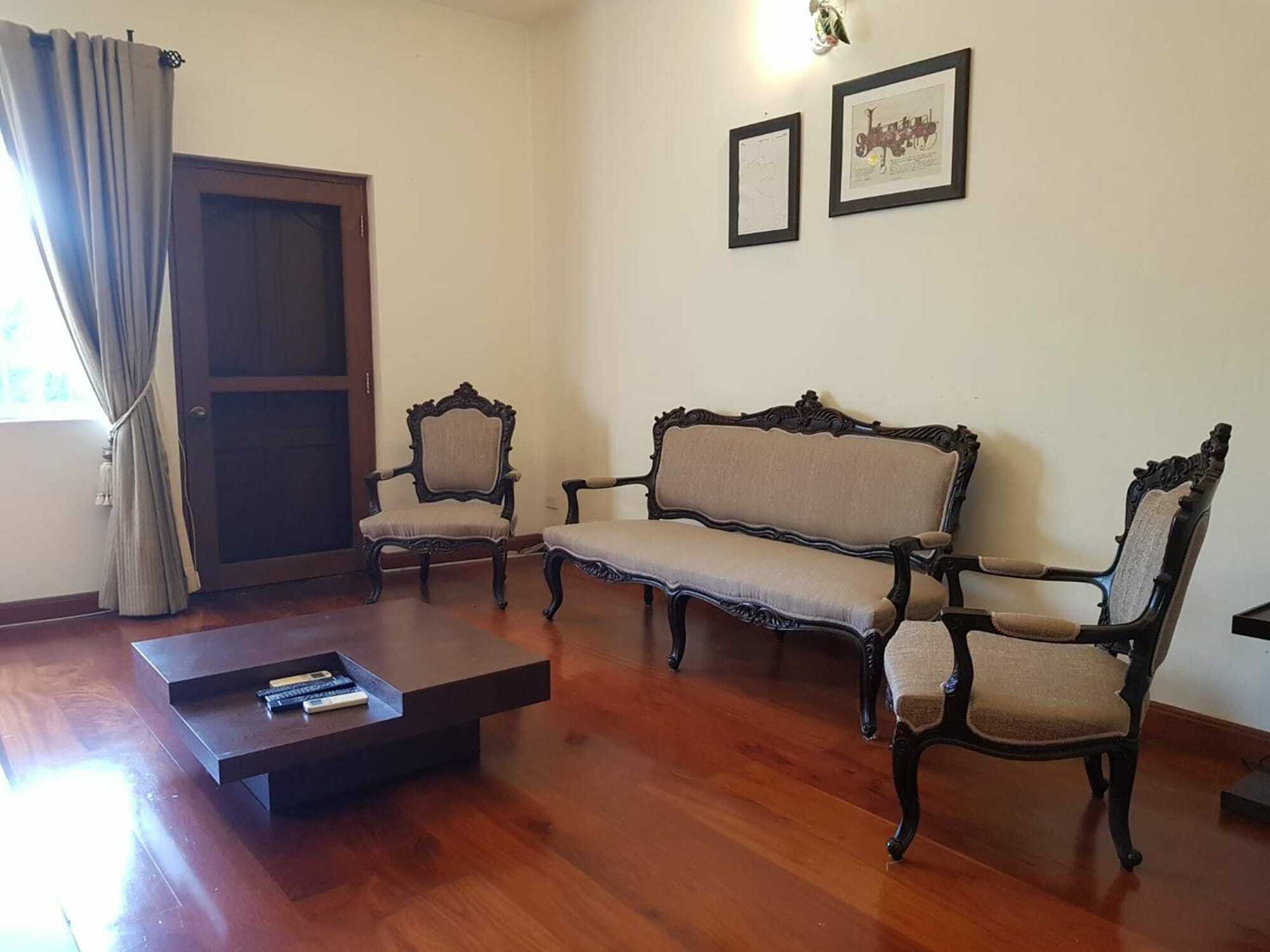 Prompimarn Villa Toscana Банкок Екстериор снимка